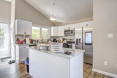 460 Dickens Dr — Photo 7