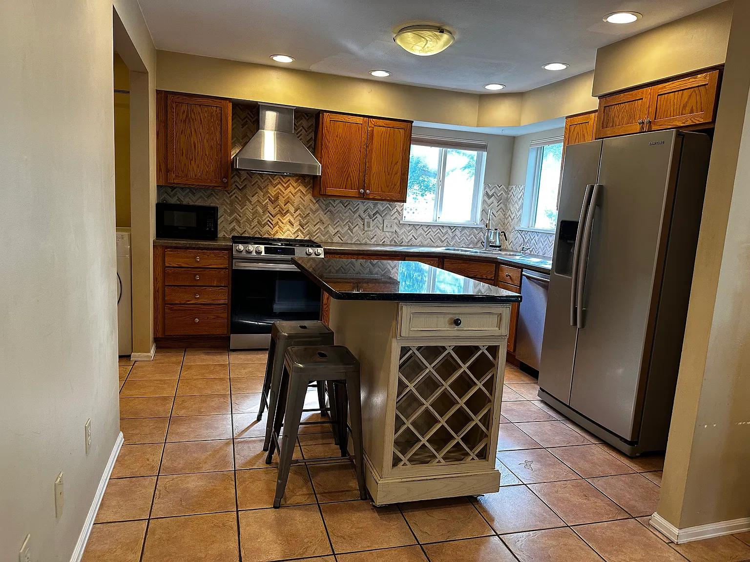 3 bed, 1404 sqft, $2,300 — Photo 2