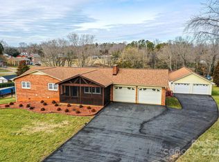 5513 Suttlemyre Ln, Lenoir, NC 28601