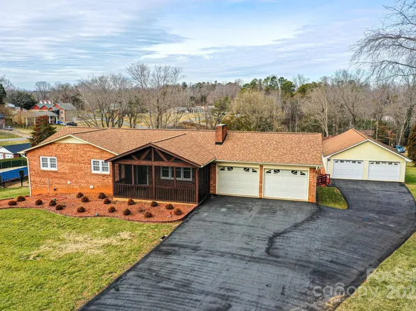 5513 Suttlemyre Ln, Lenoir, NC 28601