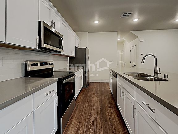 4th image of 720 Terrain Star Ave