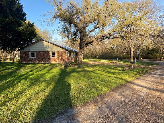5th image of 137 Garrett Ln