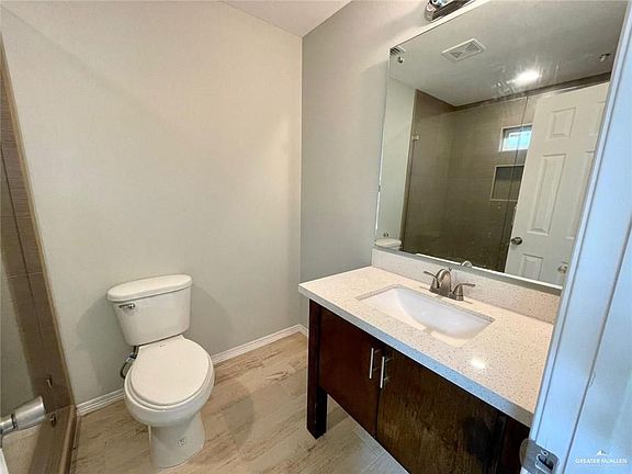 5th image of 2802 Primrose Dr #4
