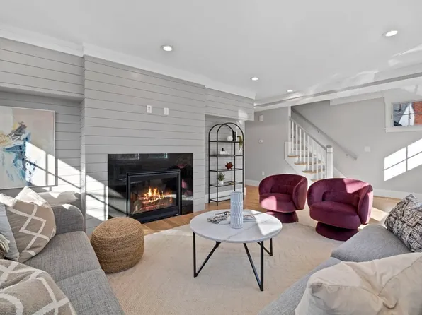 797 Heath St #1, Chestnut Hill, MA 02467