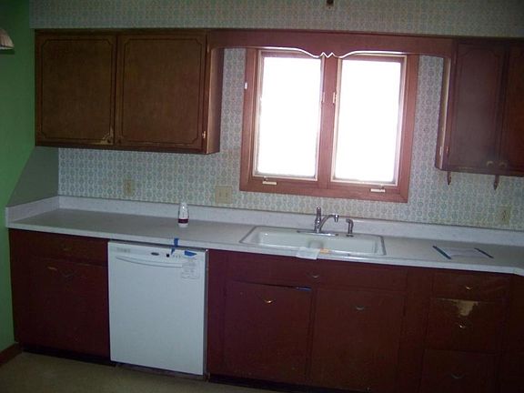 4th image of 2741 Avenue L