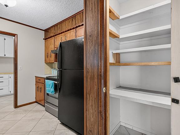 5th image of 6009 SE Baylor Dr