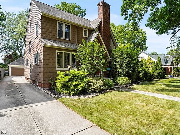 2nd image of 21621 Lake Shore Blvd