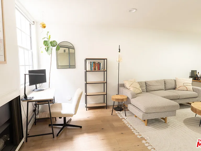 740 N Kings Rd #122 — Photo 3