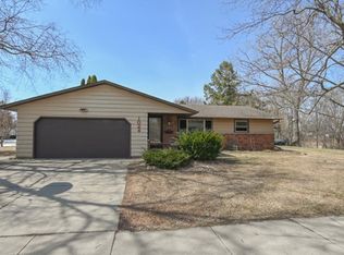 1024 Edgewood Dr, Green Bay, WI 54311