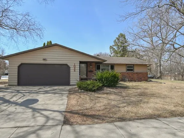 1024 Edgewood Dr, Green Bay, WI 54311