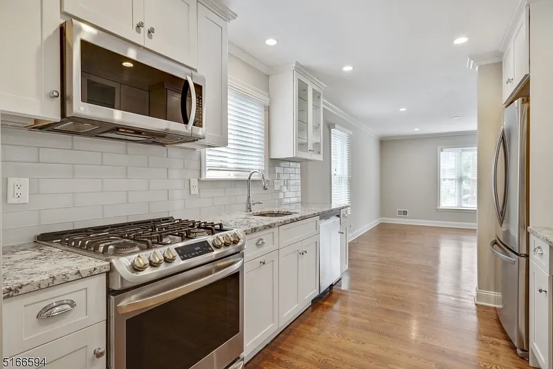 3 bed, 3.5 bath, $5,600 — Photo 4