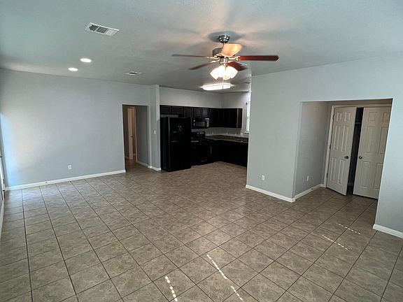 3rd image of 150 Preston Trl