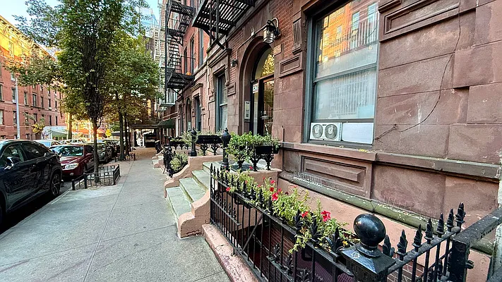 Rented by HOLTON REAL ESTATE INC. | media 12