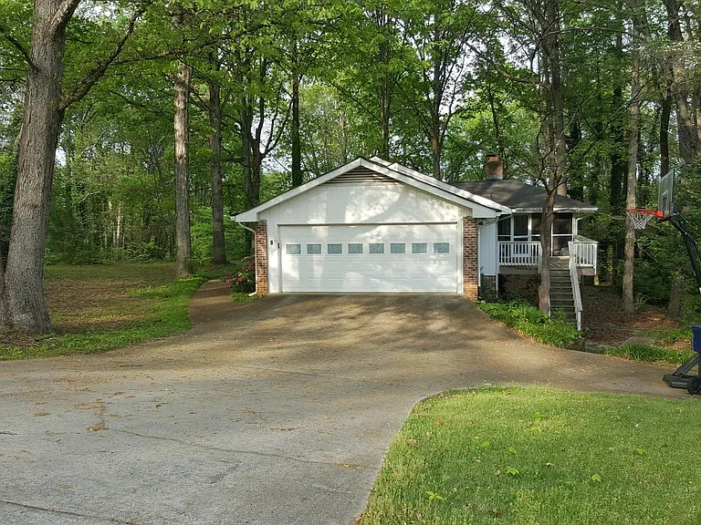 1032 Williamsburg Ct — Photo 24