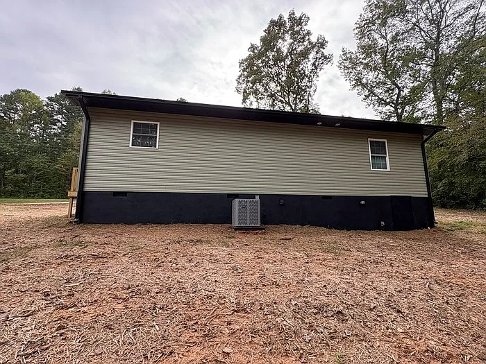 3 bed, 2.0 bath, 1104 sqft, $1,600 — Photo 4