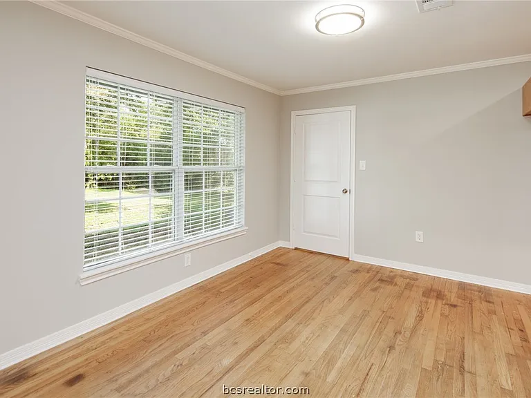 1004 Edgewood Dr — Photo 13