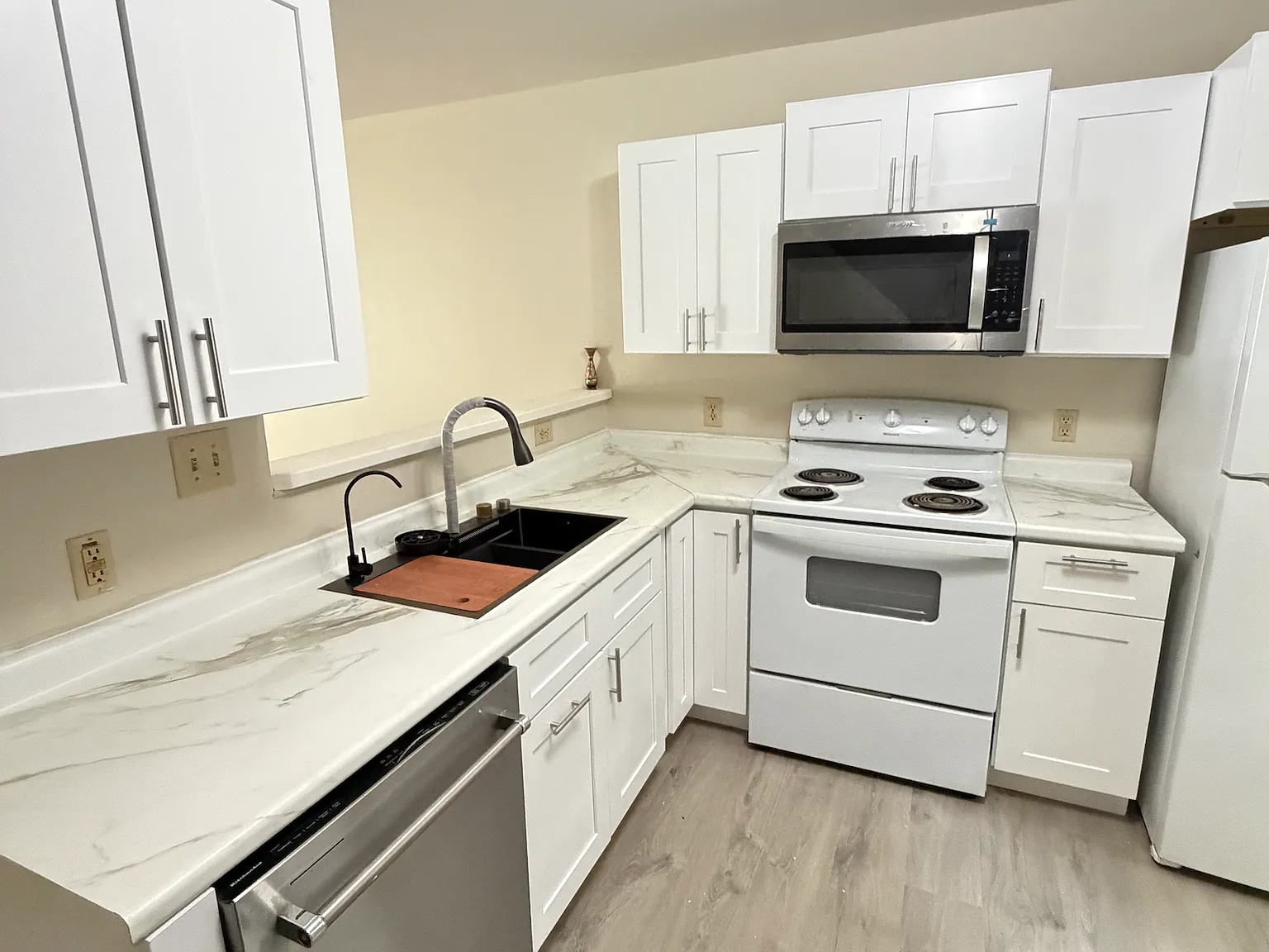 2 bed, 1.5 bath, 951 sqft, $1,300 — Photo 4