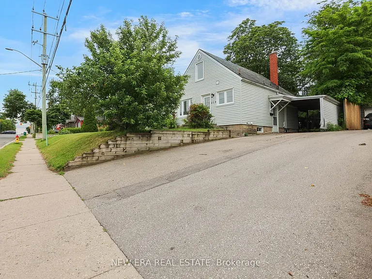 219 Lancaster St W — Photo 4