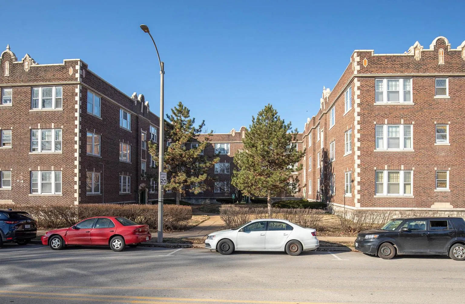 2 bed, 949 sqft, $1,550 — Photo 1