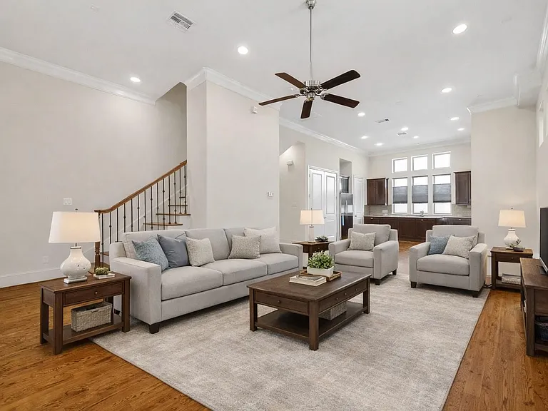 705 Delano St — Photo 23