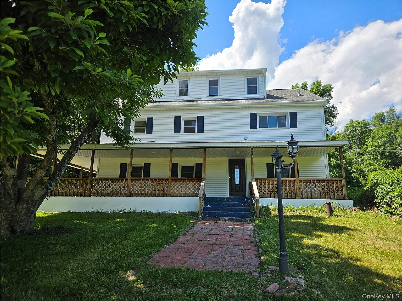 4 bed, 2.5 bath, 2620 sqft, $3,800 — Photo 1