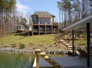 1241 Lakefield Dr, Huddleston, VA 24104