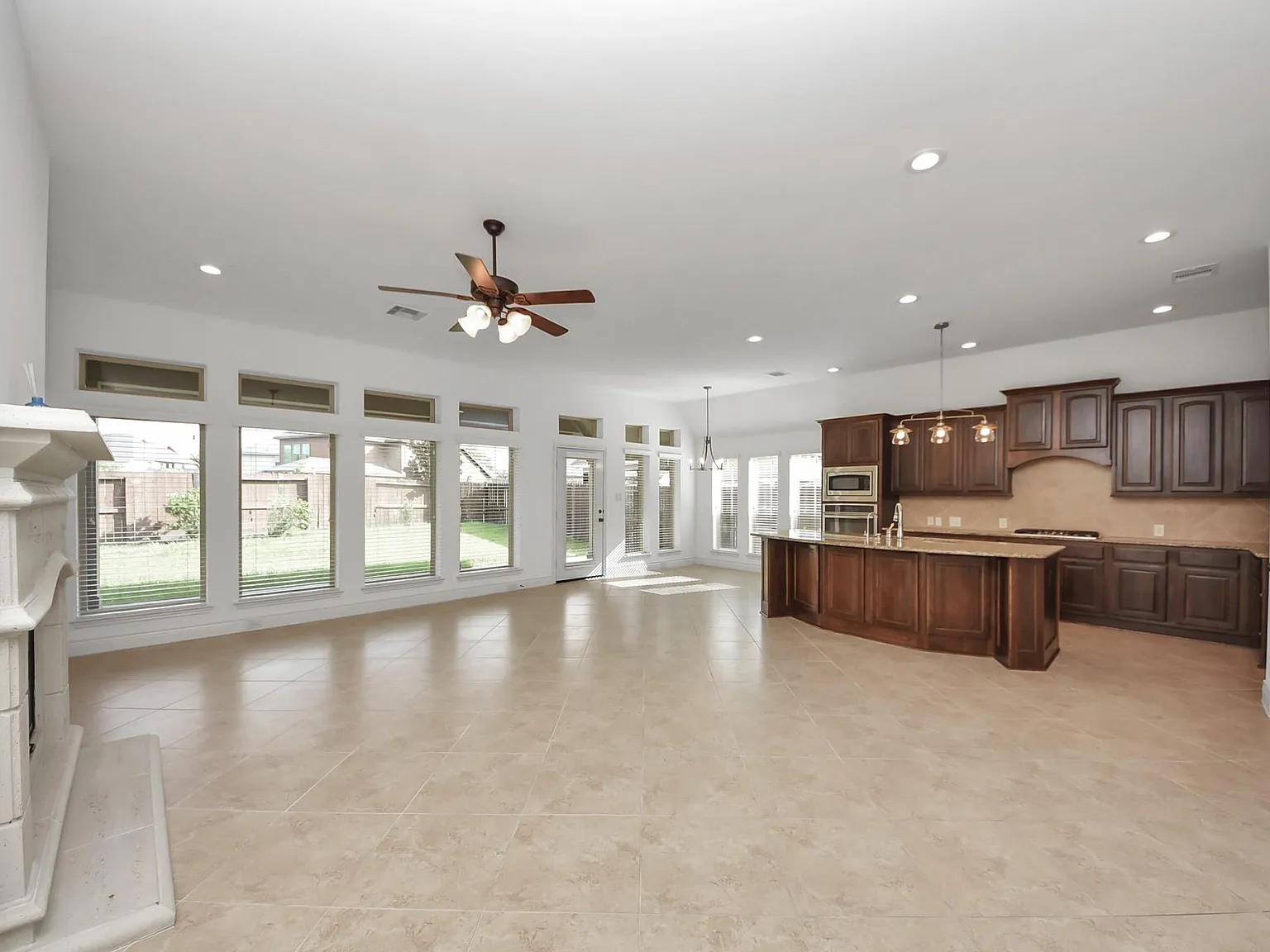 4 bed, 3.0 bath, 3075 sqft, $3,400 — Photo 2