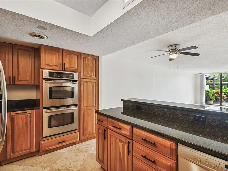 100 Oakmont Ln #106 — Photo 25