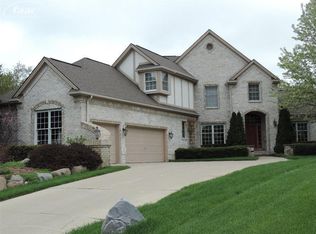 16142 Silverwood Dr, Fenton, MI 48430