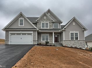 23 Rolling Meadow Rd, Lebanon, PA 17046