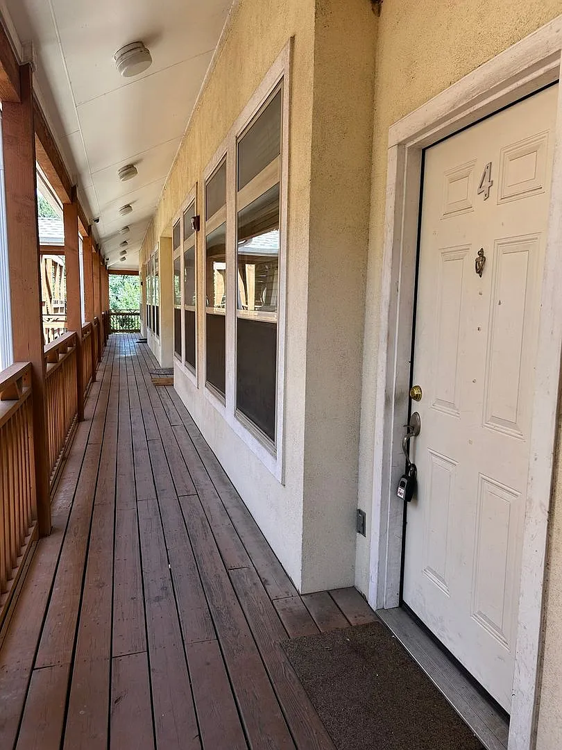 North Campus Luxury 2 Bedroom + Study - Covered Parking - 2 Story - $1800 — Photo 4