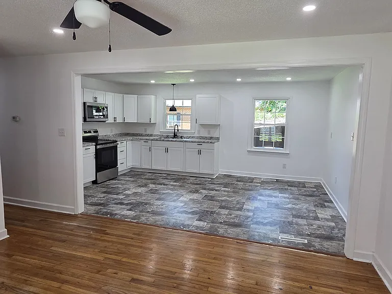 404 W Green St — Photo 3