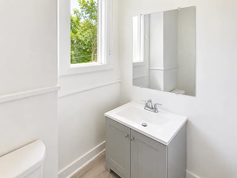 945 Homestead St #2 — Photo 4