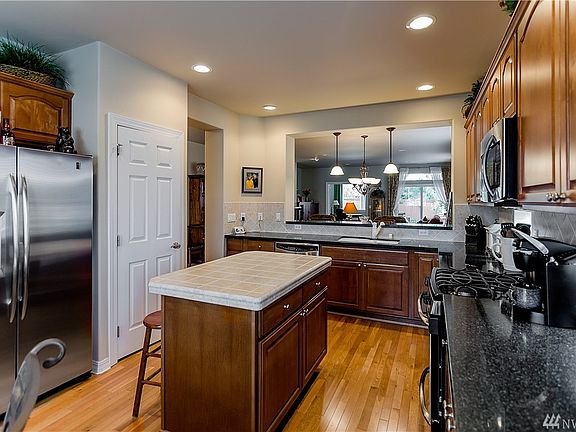 5th image of 4137 Bainbridge Ct NE