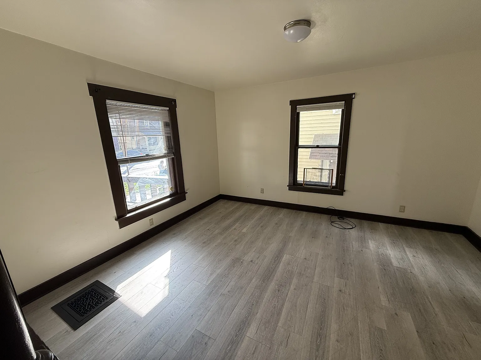 324 S Cayuga St - Hse — Photo 2