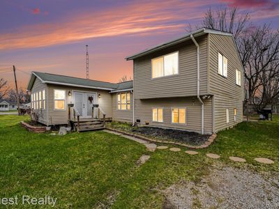 2103 Valley Forge St, Burton, MI, 48519