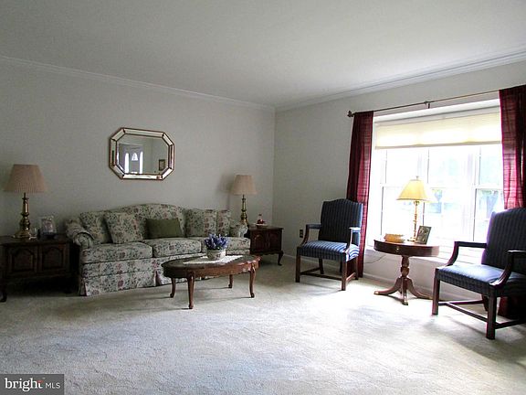 4th image of 5092 Queens Wood Dr