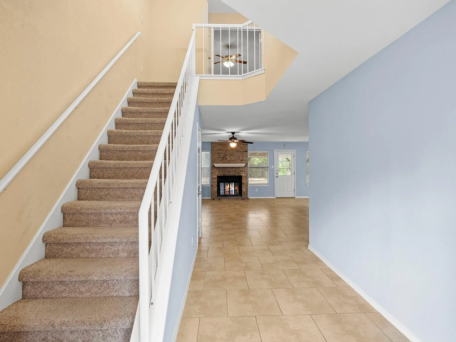 4 bed, 2.5 bath, 1758 sqft, $2,500 — Photo 4