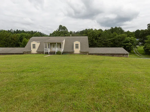 2810 Glenwood Dr, Bedford, VA 24523