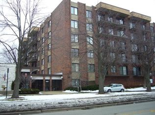 9560 Gross Point Rd #B-407, Skokie, IL 60076
