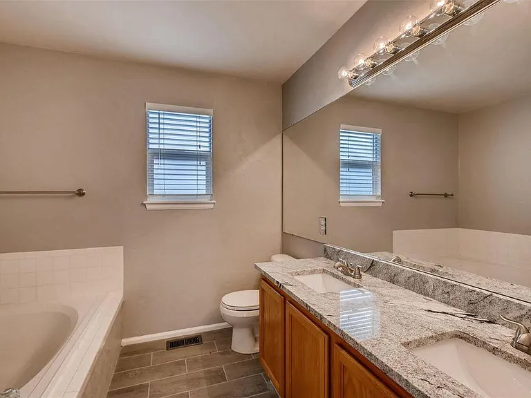 4555 Hunterwood Dr — Photo 7