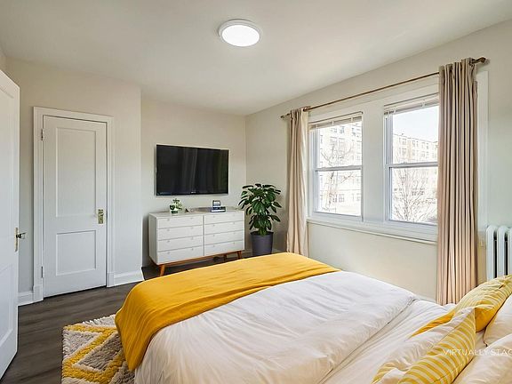 2nd image of 723 12th St SE