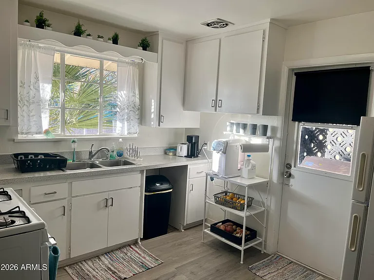 1222 E McLellan Blvd — Photo 4