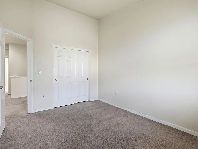 425 Regatta Ln #103-00 — Photo 37