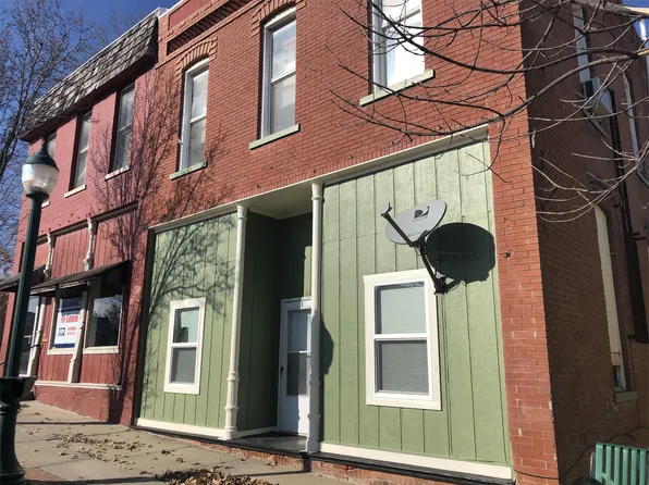 617 E 4th St APT 1, Tonganoxie, KS 66086