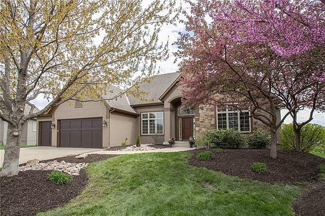 1st image of 1679 NE Lashbrook Ct