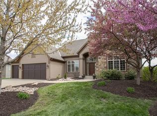 1679 NE Lashbrook Ct, Lees Summit, MO 64086