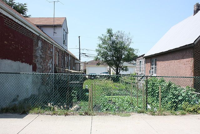 2nd image of 3258 S Hoyne Ave