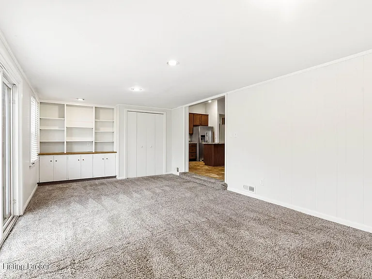 2403 Silverbrook Ave — Photo 17