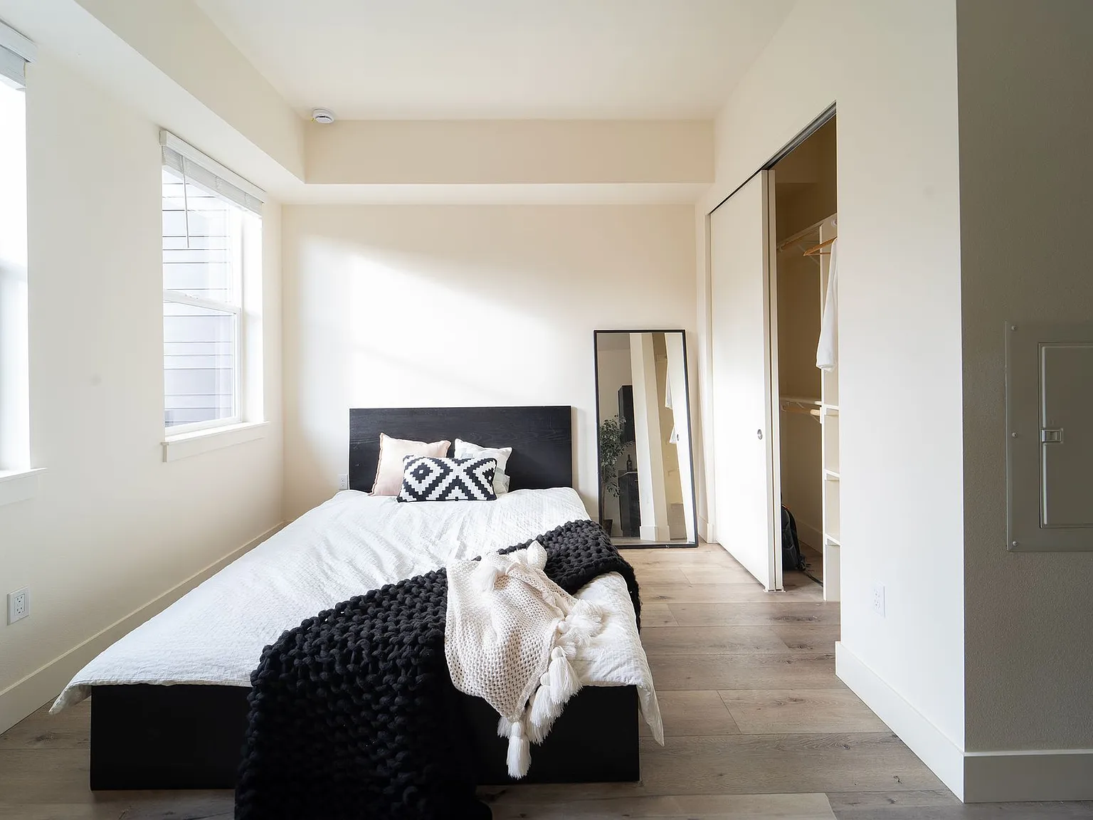 Capitol Hill Apartments — Photo 3